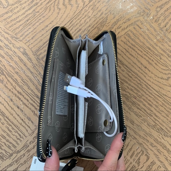 Adrienne Vittadini Charging Wallet - Picture 3 of 9